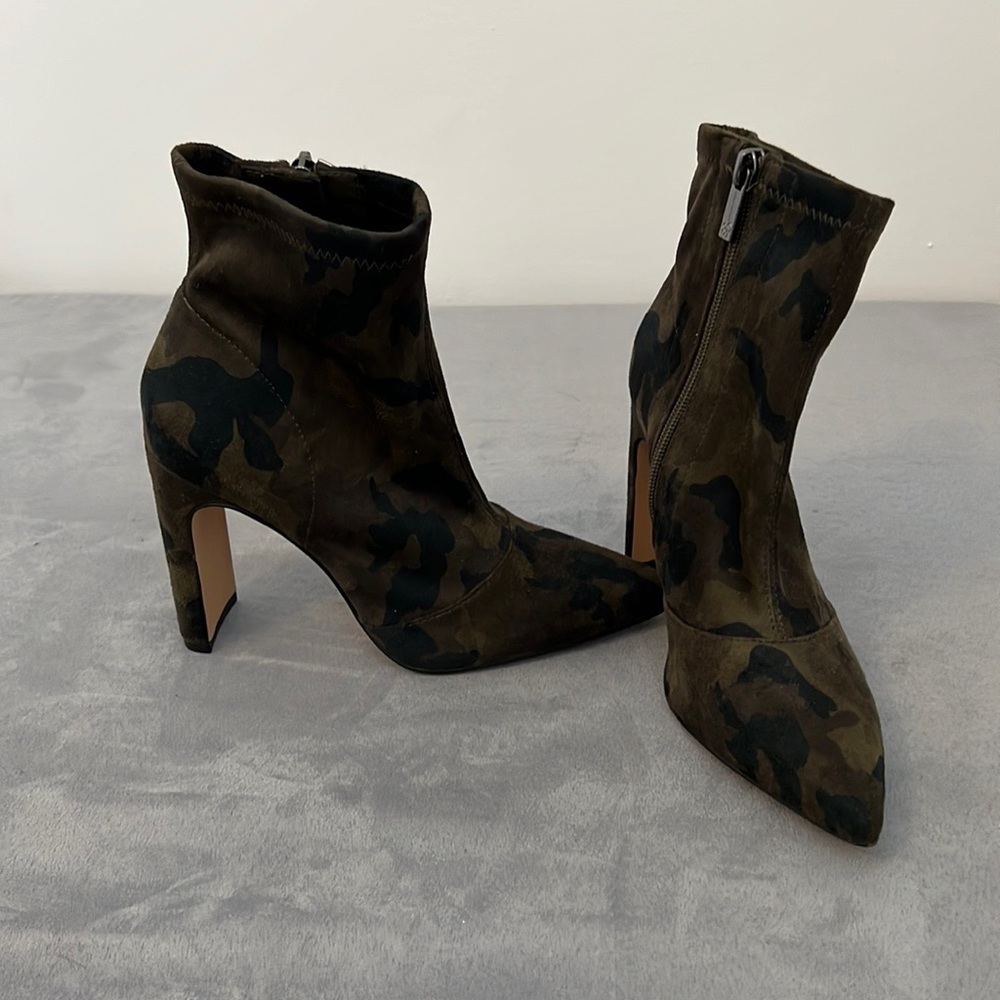 Brand new Camo booties, the perfect shade of Camo - Picture 4 of 4